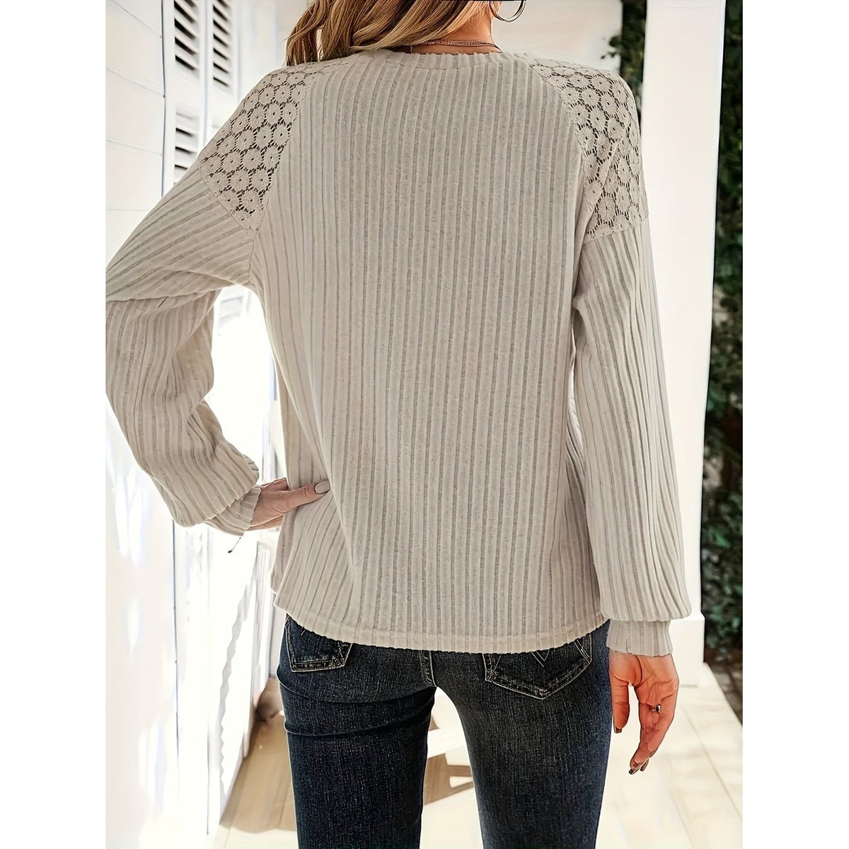 Strickoberteil mit Spitzenschultern