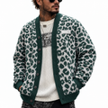 Cardigan tricoté pour homme à imprimé léopard, col en V et boutonnage sur le devant
