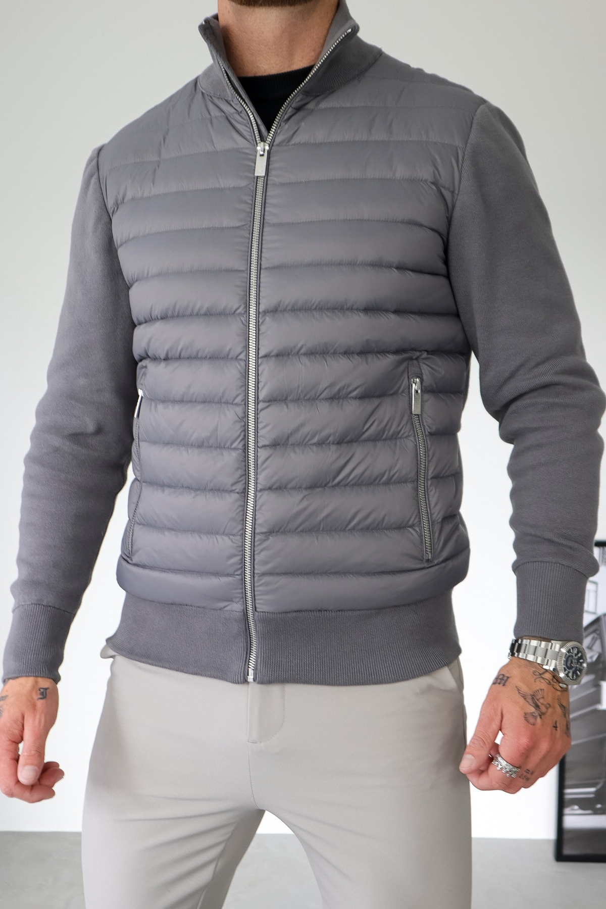Men's Hybrid Puffer Zip Up Jacket with Quilted Front and Knit Sleeves - Image 3