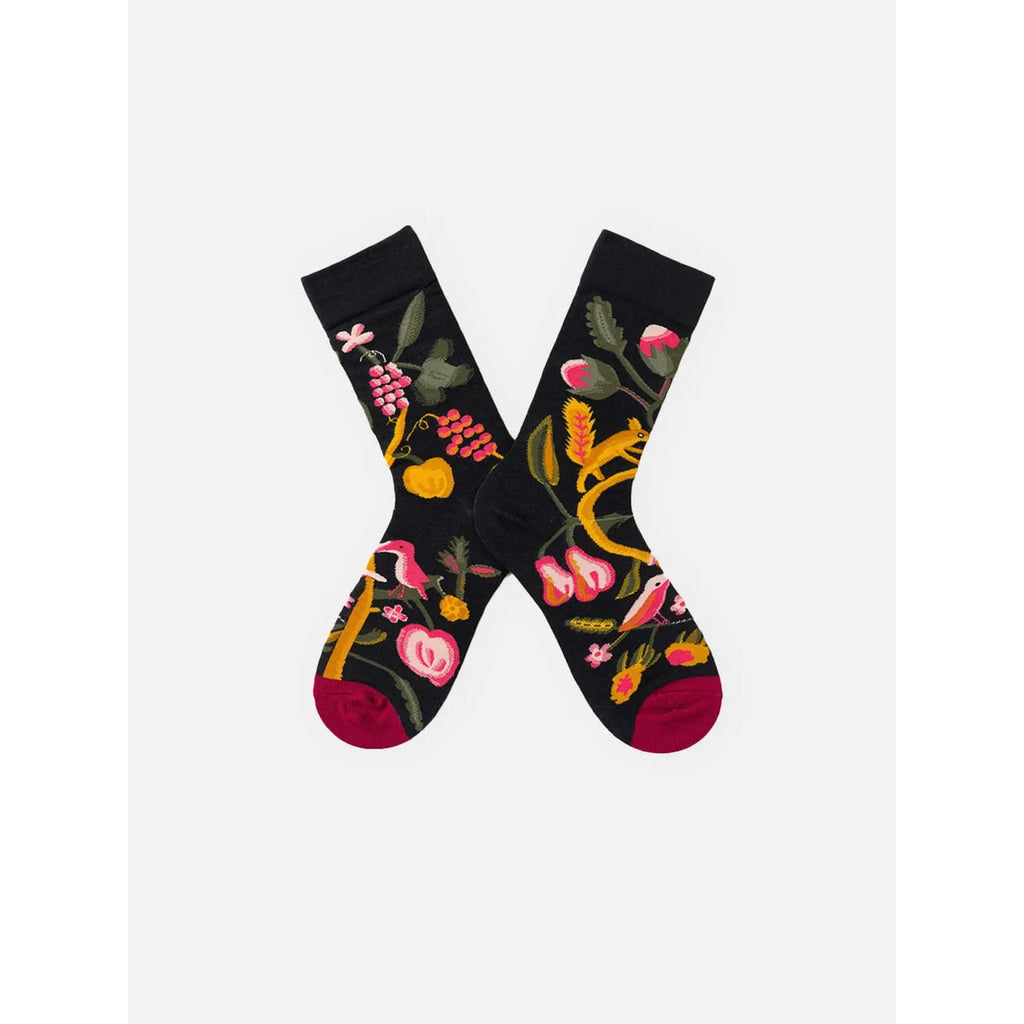 Men's Patterned Crew Socks with Cotton Blend Knit and Contrasting Heel - Image 13