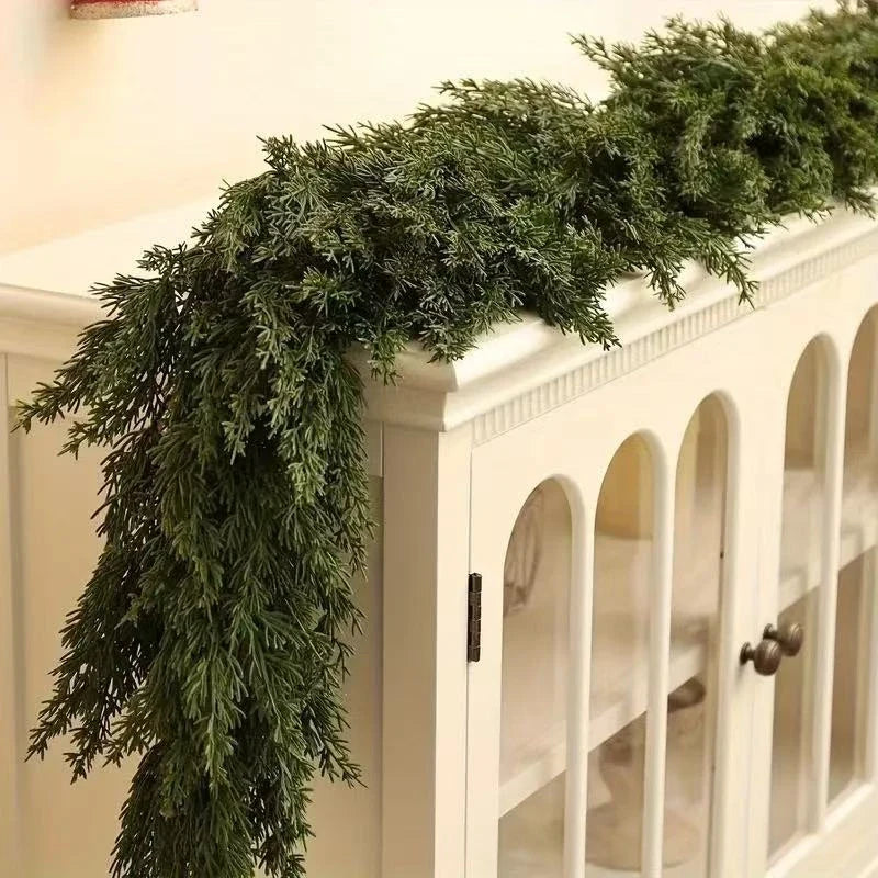 Pre-Lit Christmas Garland with Warm LED Lights for Stairs and Mantels - Image 9